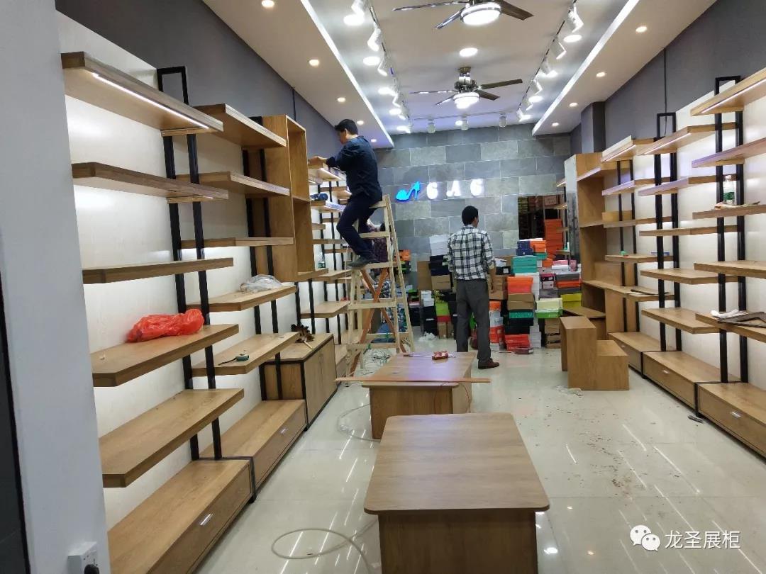 品牌專賣店鞋柜